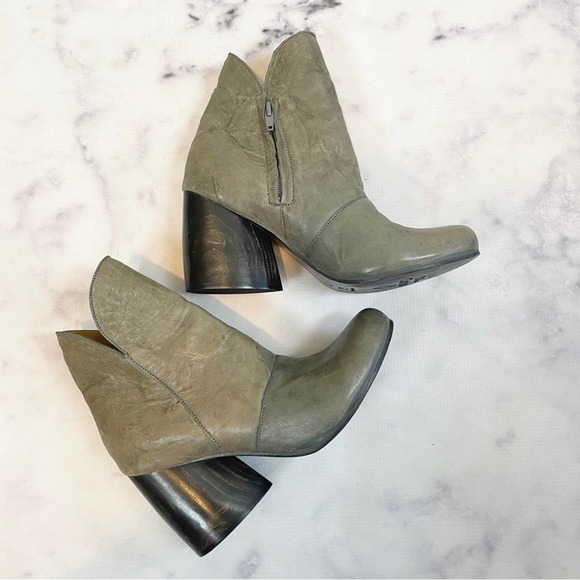 Colleen Cordero Gray Chunky Heel Leather Booties - Picture 2 of 10